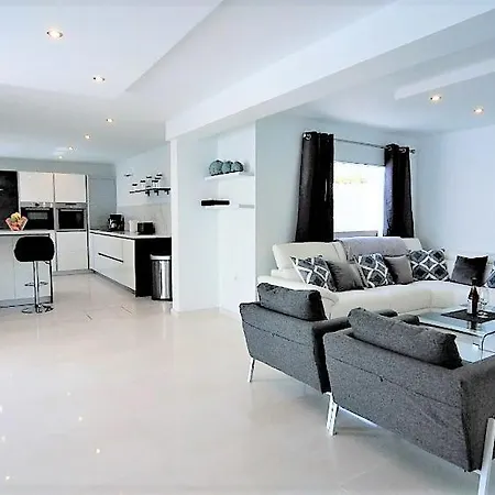 Vila Playa Del Carmen - A Beautiful 4 Bedroom - In The Heart Of Puerto Del Carmen Puerto del Carmen (Lanzarote)