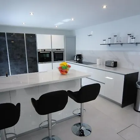 Villa Playa Del Carmen - A Beautiful 4 Bedroom - In The Heart Of Puerto Del Carmen