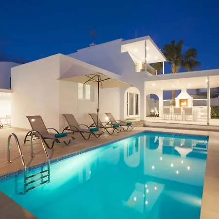 Playa Del Carmen - A Beautiful 4 Bedroom - In The Heart Of Puerto Del Carmen *