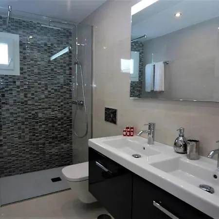 Playa Del Carmen - A Beautiful 4 Bedroom - In The Heart Of Puerto Del Carmen